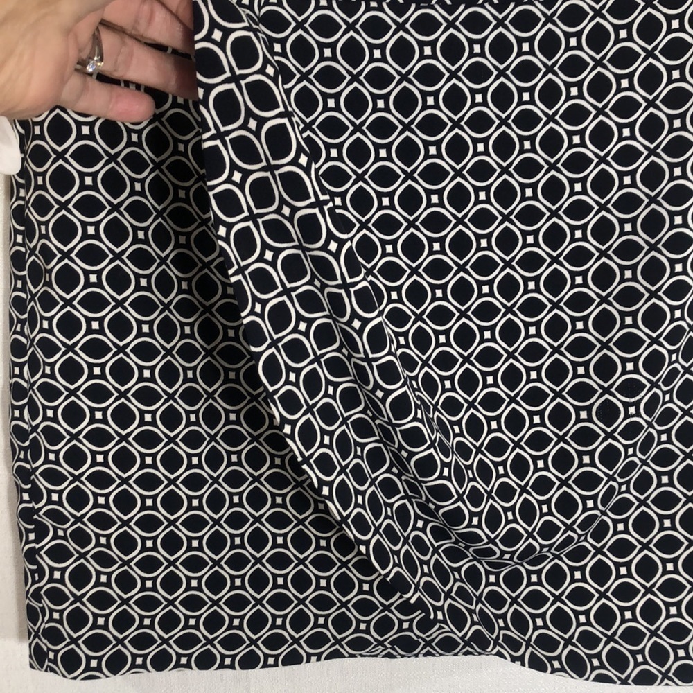 BANANA Republic skirt, black and white, size 2 - Picture 2 of 7
